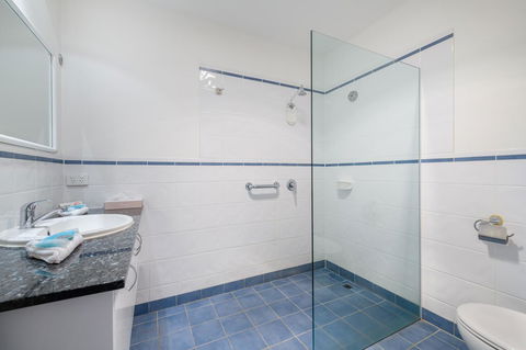Mayfair Plaza Motel And Apartments - Tourism TAS 9