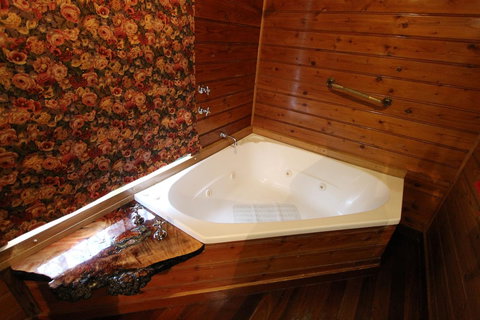 Kerrellie Cottages 2, 4 & 8 Reid Street - Tourism TAS 11