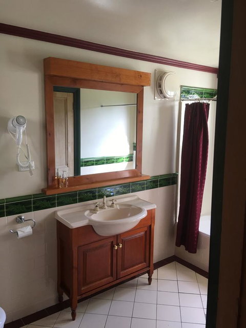 Kerrellie Cottages 2, 4 & 8 Reid Street - Tourism TAS 18