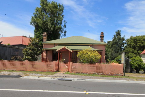 Kerrellie Cottages 2, 4 & 8 Reid Street - Tourism TAS 2