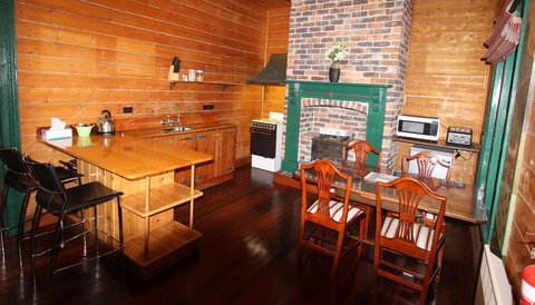 Kerrellie Cottages 2, 4 & 8 Reid Street - Tourism TAS 9