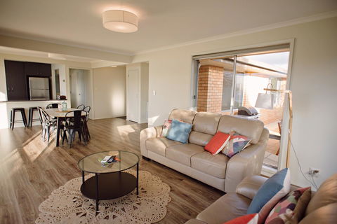 The Holiday Home People - Hobart Tourism 3