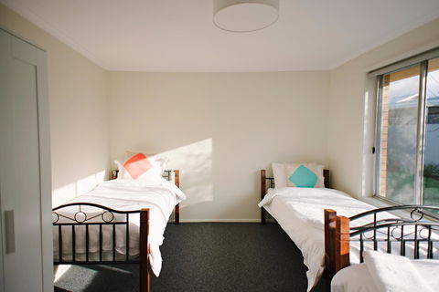 The Holiday Home People - Hobart Tourism 16