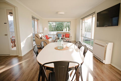 The Holiday Home People - Hobart Tourism 8
