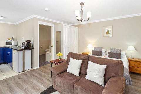 Oyster Cove Chalet - Hobart Tourism 5