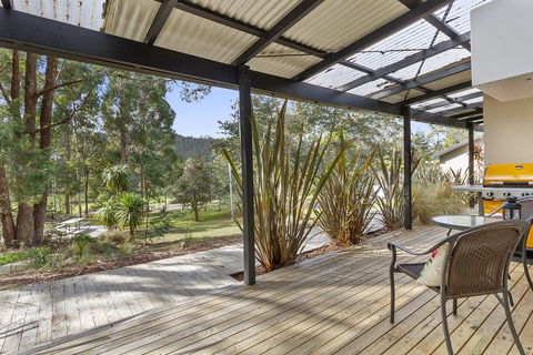 Oyster Cove Chalet - Hobart Tourism 7