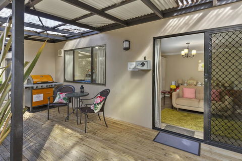 Oyster Cove Chalet - Hobart Tourism 3