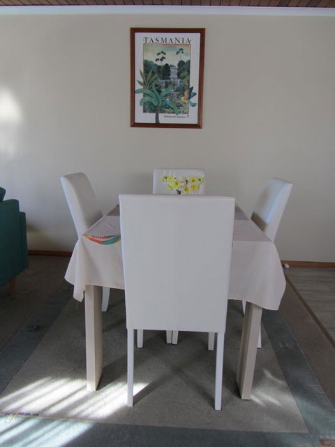 Elm Trees Accommodation @ Ross - Tourism TAS 14
