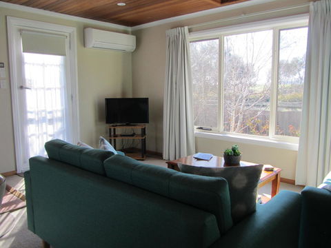 Elm Trees Accommodation @ Ross - Tourism TAS 15