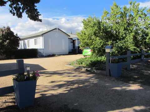 Elm Trees Accommodation @ Ross - Tourism TAS 1