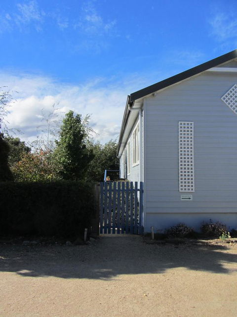 Elm Trees Accommodation @ Ross - Tourism TAS 3