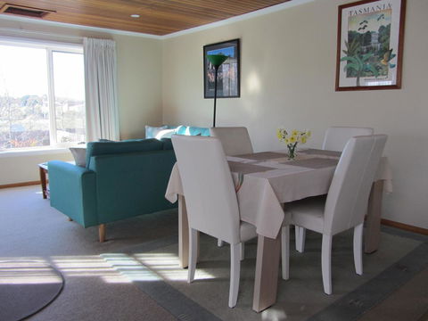 Elm Trees Accommodation @ Ross - Tourism TAS 13