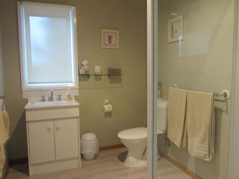 Elm Trees Accommodation @ Ross - Tourism TAS 10