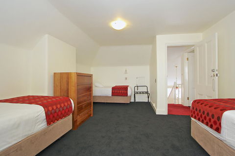 Grosvenor Court Apartments - Tourism TAS 13