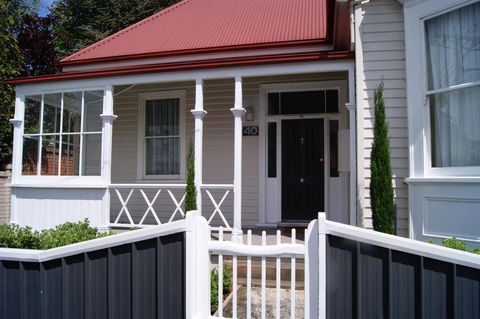 Grosvenor Court Apartments - Tourism TAS 20