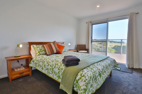 Seymour Waves - Tourism TAS 8