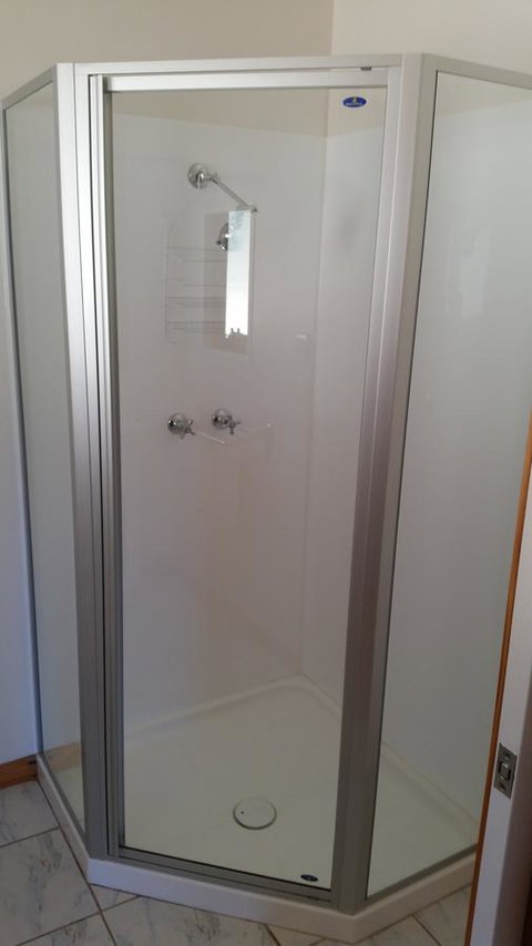 Four Seasons Waterfront Villas - Tourism TAS 12