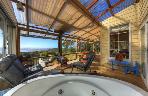 Island View Spa Cottage - Tourism TAS 8