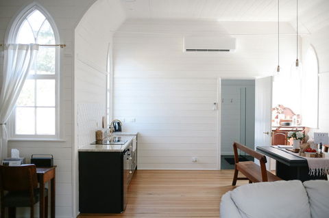 Old White Church Bed & Breakfast - Hobart Tourism 18