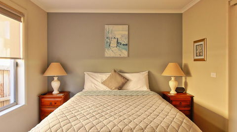 Hobart Villa - Tourism TAS 7