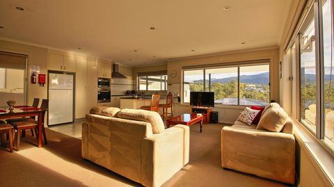 Hobart Villa - Tourism TAS 1