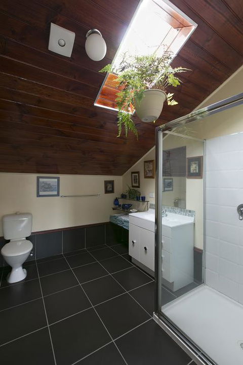 Neverinn - Tourism TAS 3