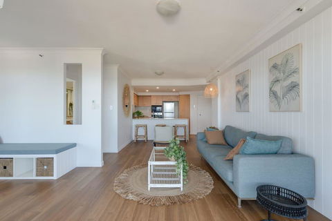 NEW Beautiful 2 Bed Ocean Views In Broadbeach - Tourism TAS 3