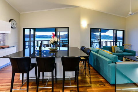 NEWLY BEAUTFULLY RENOVATED 16 The Casuarina - 3 Bedroom House With 180 Degree Ocean Views - Tourism TAS 1
