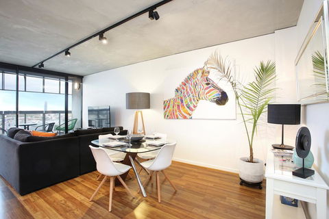 NGV Art Centre Retreat - StayCentral - Tourism TAS 0