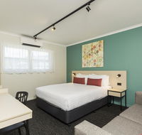 Nightcap At Balaclava Hotel - Hobart Tourism