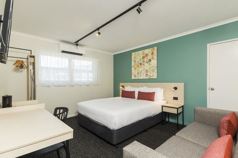 Nightcap At Balaclava Hotel - Hobart Tourism 0
