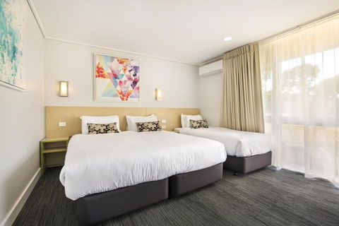 Nightcap At Coolaroo Hotel - Tourism TAS 1