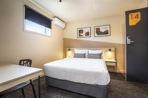 Nightcap At Manhattan Hotel - Tourism TAS 3