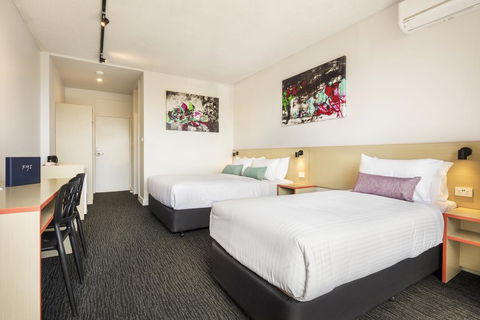 Nightcap At Waltzing Matilda Hotel - Tourism TAS 0