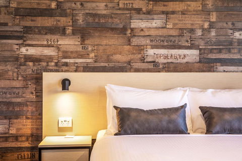 Nightcap At Westside Hotel - Hobart Tourism 1