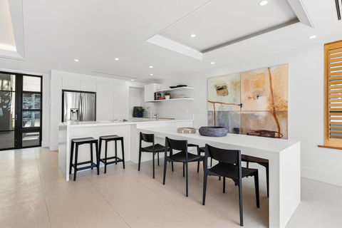 Noosa Court 3 - Hobart Tourism 3