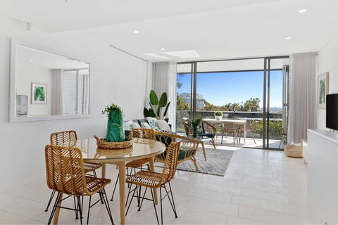 Noosa Heads Fabulous Two Bedrooms-Ocean Views! - Hobart Tourism 2