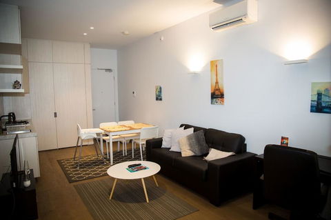 North Melbourne Getaway - Close To CBD - Hobart Tourism 1