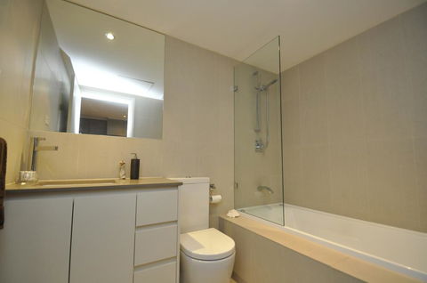 NORTH SYDNEY FULLY SELF CONTAINED MODERN 2 BED APARTMENT (16WAL) - Tourism TAS 3