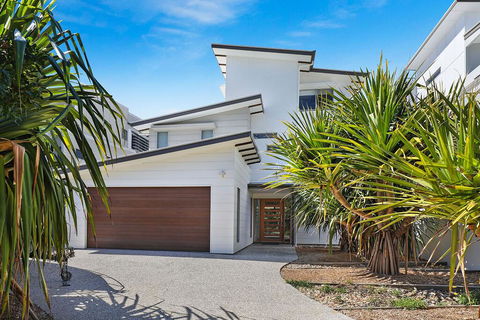 NORTHSHOR- ULTIMATE BEACH HOUSE - Tourism TAS 1