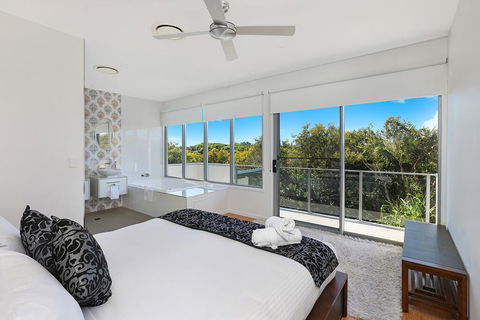 NORTHSHOR- ULTIMATE BEACH HOUSE - Tourism TAS 2