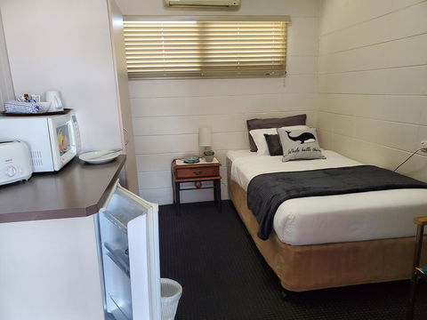 O'Sheas Windsor Hotel - Hobart Tourism 1