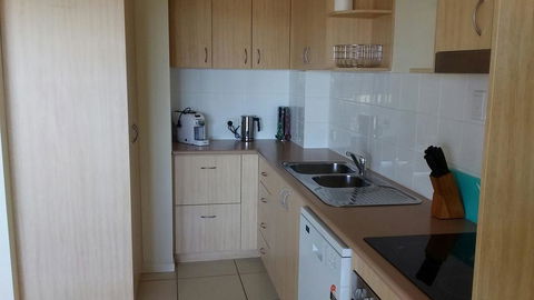 Ocean Breeze Apartments - Hobart Tourism 1