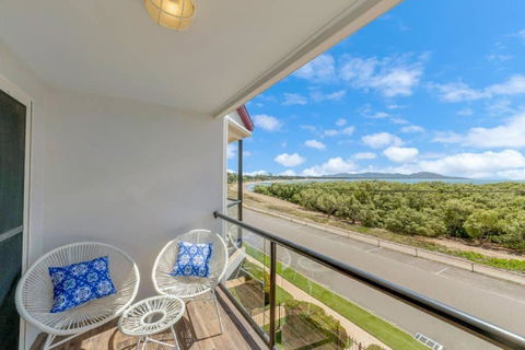 Ocean Breeze, Near Parks And Rowes Bay - Tourism TAS 1