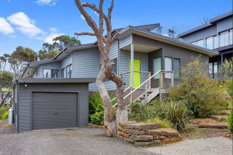 OCEAN ESCAPE - The Ultimate Luxury Beach House - Hobart Tourism 1