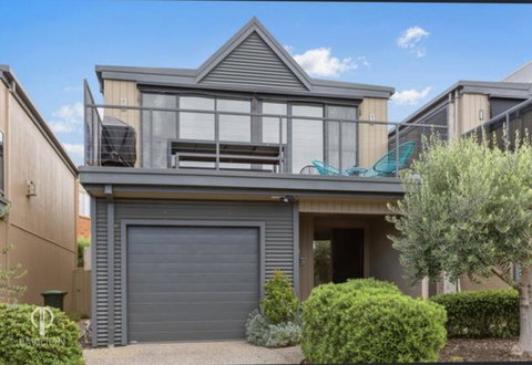 Ocean Grove House With Fantastic Ocean Views - Hobart Tourism 1