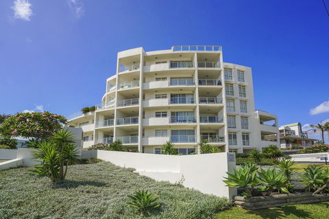 Ocean Views Unit 15 - The Entrance, NSW - Hobart Tourism 1