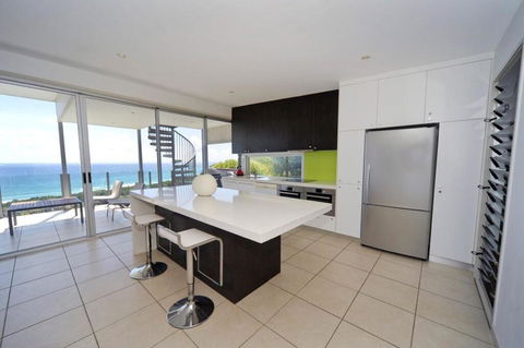 Oceanside 4 Bedrooms - Hobart Tourism 1