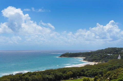 Oceanside 4 Bedrooms - Hobart Tourism 0