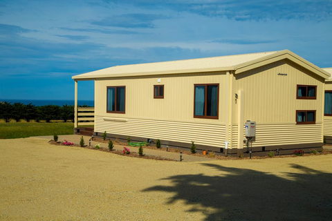OMARU FARM STAY - Hobart Tourism 0